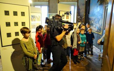 Natáčení reportáže do Zpráviček na Déčku při workshopu Kláry Smolíkové na výstavě Zlatá stuha. Foto Denisa Sedláková