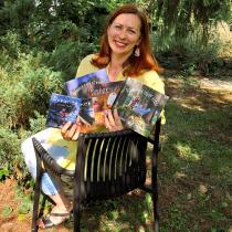 Klára Smolíková s knihami a audioknihami o dubánkovi Borkovi