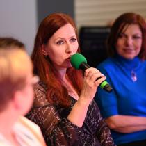 Alena Mornštajnová a Klára Smolíková na křtu antologie Kapuce od mikiny