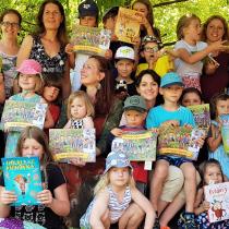 Křest knihy Kláry Smolíkové Devět malých zahradníků s knižní kmotrou Klárou Issovou