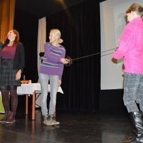 Herečka Andrea Elsnerová křtí audioknihu Zločin mezi dinosaury v Muzeu policie ČR